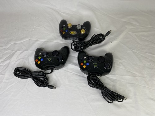 Original Xbox with Three (3) Controllers - Picture 5 of 9