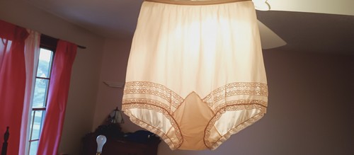 SANS SOUCI VINTAGE NYLON HÖSCHEN Gr. 7 CREME BEIN SPITZE und BESATZ DIAMANTZWICKEL #20-27