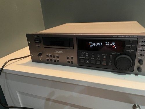 Sony PCM-R500 DAT Recorder Machine - Picture 5 of 8