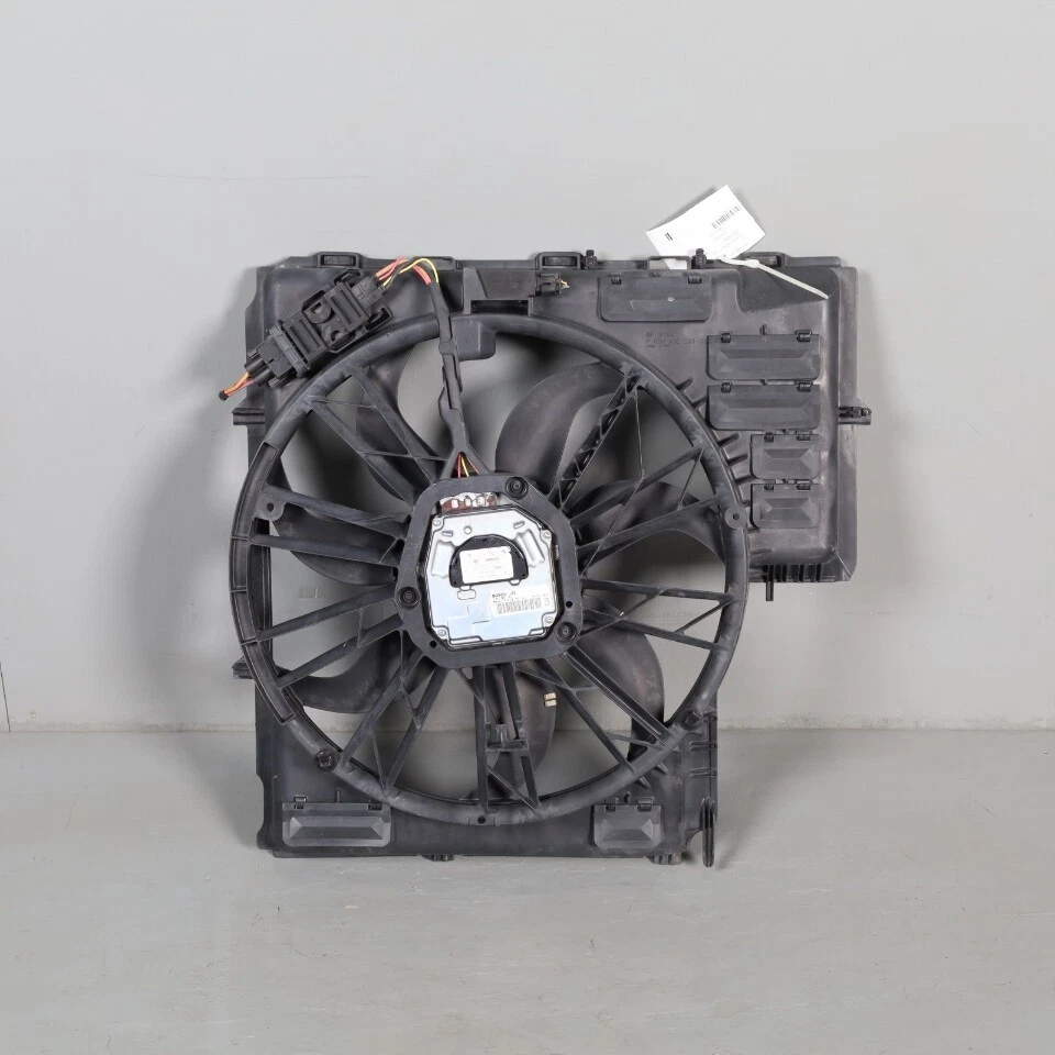 2004-2006 BMW X5 E53 Radiator Fan With Shroud OEM Used Foto 2 de 4