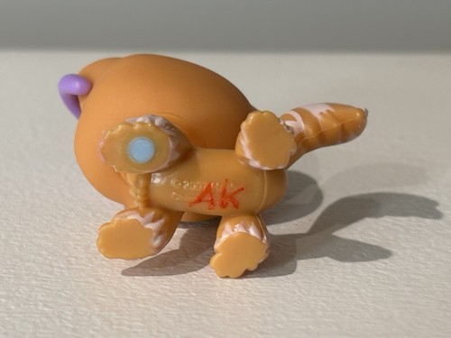 FIGURA DE GATO DE PELO LARGO CON CORONA HASBRO LITTLEST PET SHOP LPS PARES DE MASCOTAS #511 - Imagen 3 de 3