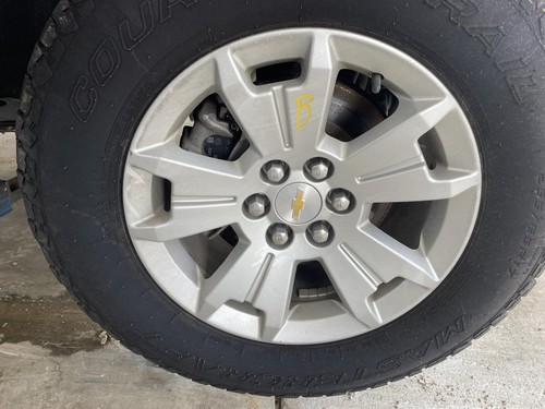 Used Wheel fits: 2021 Chevrolet Colorado 17x8 5 spoke blade silver opt Q5U Grade