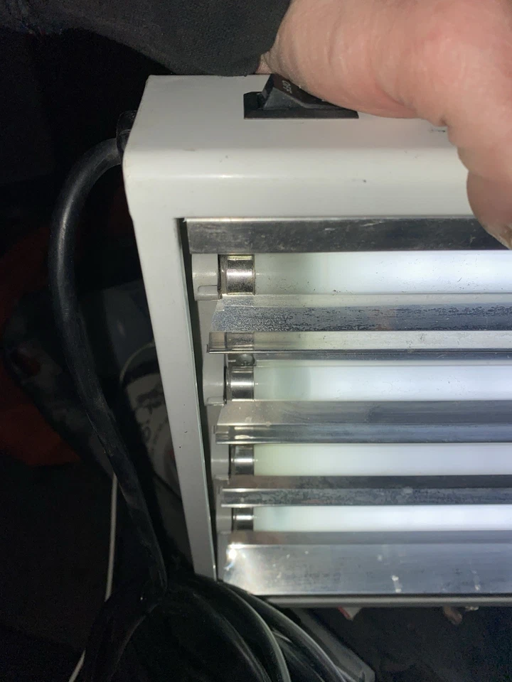 Sunblaze T5 24” 4 Lamp Fluorescent Grow Lamp - Image 3 of 4