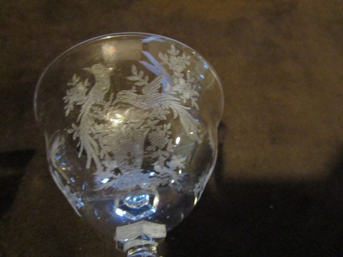 JUEGO DE 3 COPAS DE CRISTAL TIFFIN - TALLO grabadas faisanes persas 3 OZ. 1930’s - Imagen 6 de 9