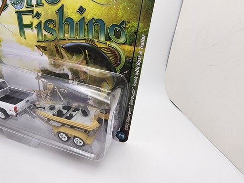 Johnny Lightning Gone Fishing 2002 Chevrolet Silverado Truck Boat & Trailer (B) - Picture 2 of 4