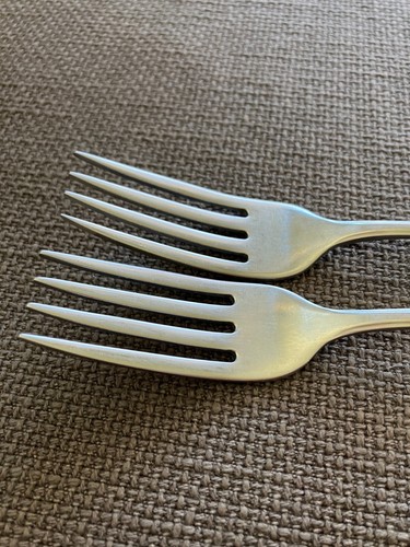 (2) Oneida Rogers AMERICAN FREEDOM Stainless Dinner Forks~USA--7 1/4" - Picture 6 of 11