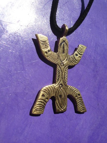 BRASS Moroccan free man zeed double sided engraved Amazigh pendant + tie L45mm - Picture 3 of 5