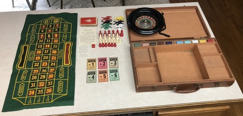 Vintage ES Lowe Portable Multi Game Case Roulette Horse Race Cards Dice Bakelite - Picture 1 of 17