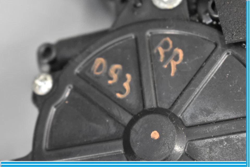 07-09 Actuador de cierre de puerta lateral pasajero trasero derecho Lexus LS460 OEM Foto 4 de 4