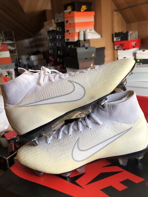 anti clog soccer cleats