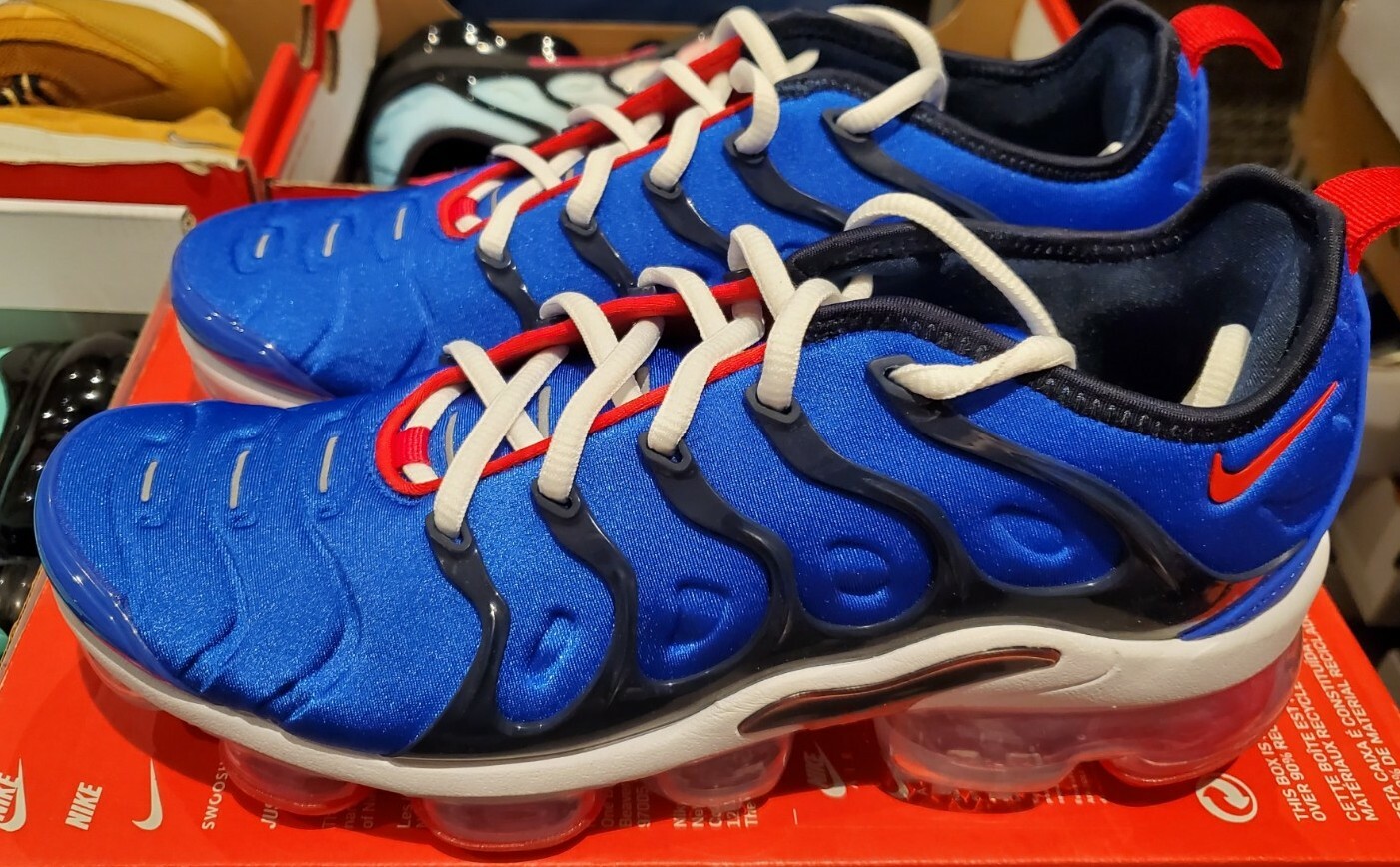 vapormax plus racer blue university red