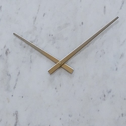 Dekorative moderne Metall Wanduhr Marmoroptik Zifferblatt, Goldrand und Griffe - Bild 4 von 6