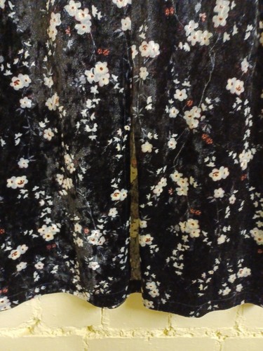 Vintage C&A/Yessica black/multi floral velour long straight skirt, UK 14 - Picture 6 of 11