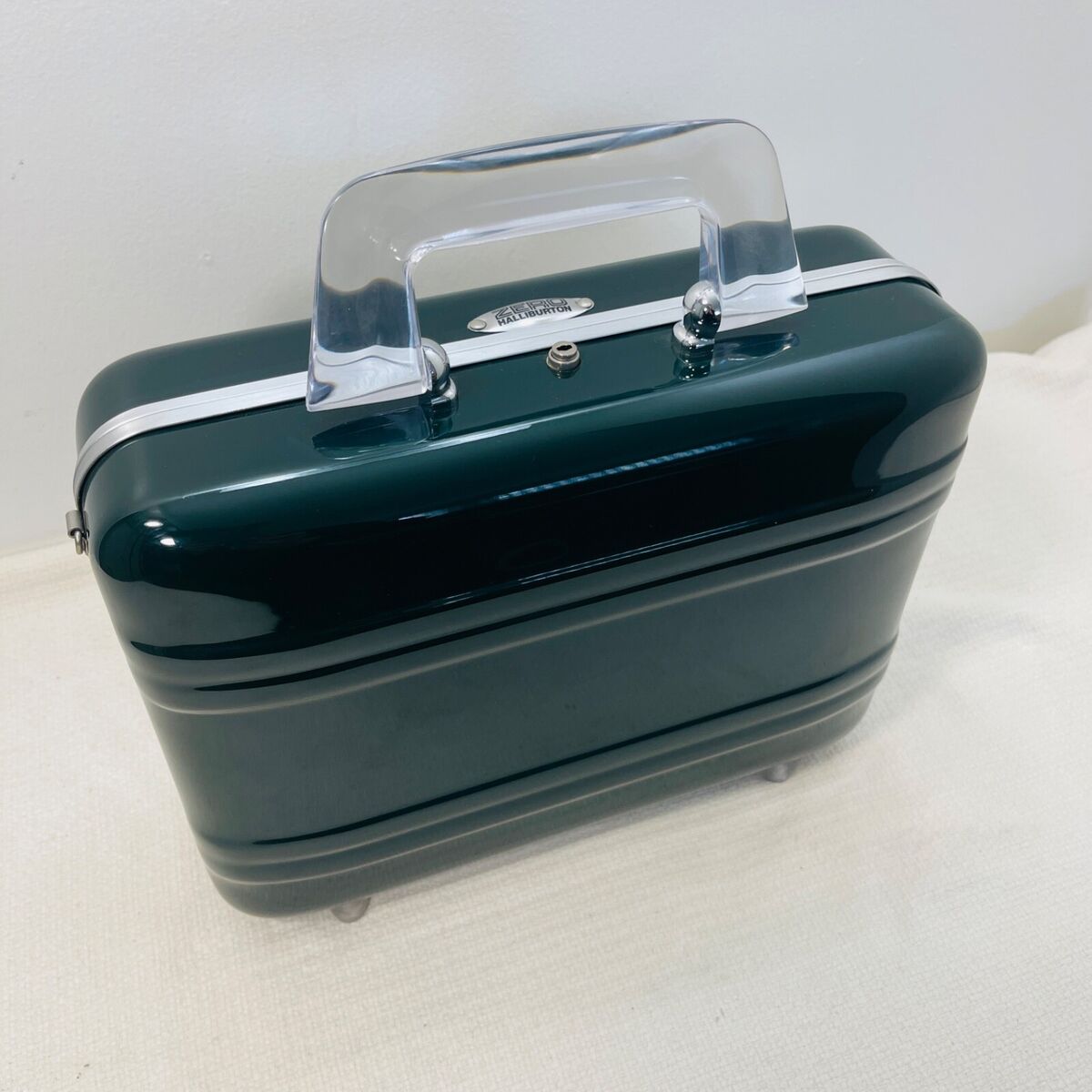Limited to 5 NEW Zero Halliburton PC-XGR Aluminum Purse Case Limited to 5 NEW Zero Halliburton PC-XGR Aluminum Purse Case