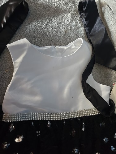 American Princess Black And White Dress With Sequins And Bow Around The Waist  - Picture 3 of 10