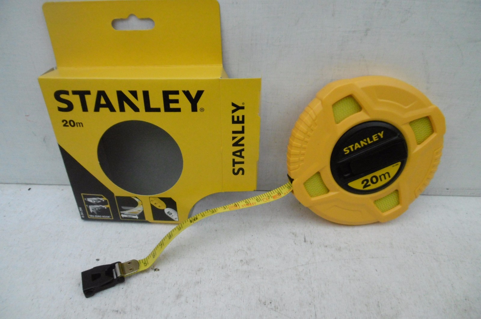 STANLEY 30M FIBREGLASS TAPE MEASURE HI-VIS CASE 0 34 262  + 3 PENCILS