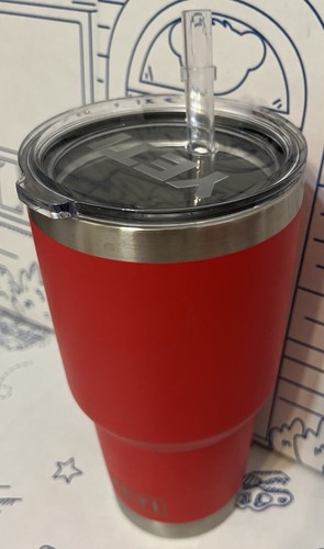 Vaso YETI Rambler 30 oz acero inoxidable aislado con tapa de paja rojo rescate - Imagen 16 de 20