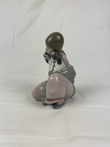 Lladro 6226 SNUGGLE UP Girl with 2 puppies Figurine #6226 - Picture 3 of 8