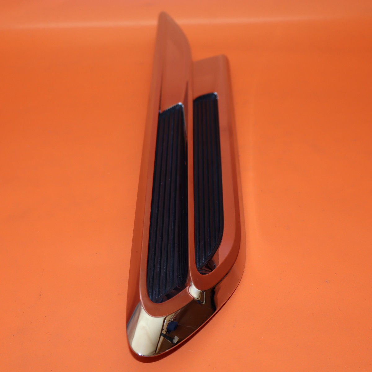 BENTLEY FLYING SPUR FENDER MOLDING GRILLE LEFT DRIVER 2020 2021 2022 3SE821273B