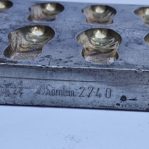 Vintage Hornlein German Candy Chocolate Mold Slipper Industrial 11x7.5x1” Heavy - Picture 3 of 18