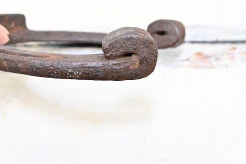 Antico. Fori per unghie quadrati decorativi a ferro di cavallo ferro primitivo - Foto 9 di 15