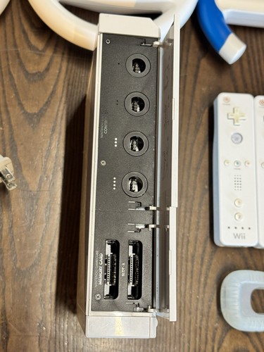 Paquete de consola Nintendo Wii con 3 controladores cable de alimentación probado y 12 juegos - Imagen 5 de 7