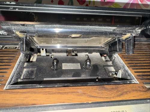 Sears “RARE” AM/FM cassette Alarm clock radio 1979 model 23400, Tested Works - Picture 6 of 17