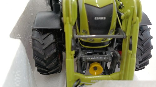 Kyosho 1/32 Claas Ares 577 Atz Front Loader - Picture 6 of 11