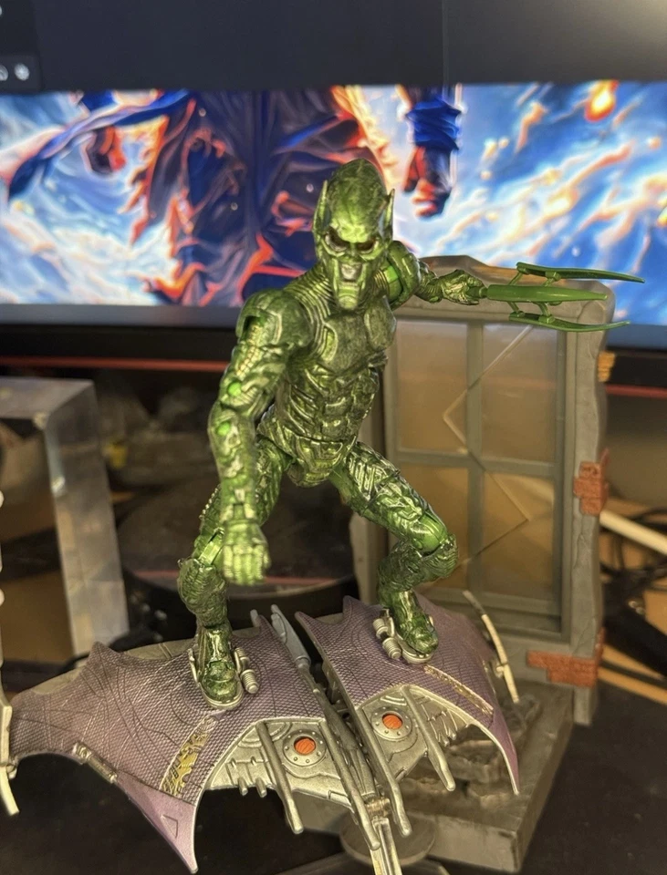 Toybiz Ravaged Green Goblin And 2 Gliders With Pumpkin Bomb Lot  - Image 2 of 4