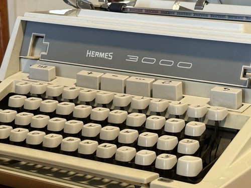 Vintage Hermes 3000 Typewriter - Fully Working - Excellent Condition - Picture 4 of 24