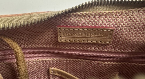 Dooney & Bourke - Cuori di San Valentino rosa e marrone - Foto 6 di 7