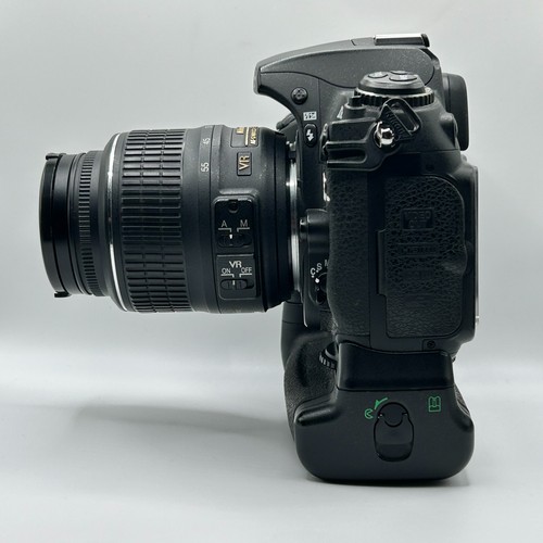Nikon D300+MB-D10 Grip+AF-S 18-55mm VR Lens+2 Batteries+Charger–Low 15,666 Shots - Picture 9 of 22