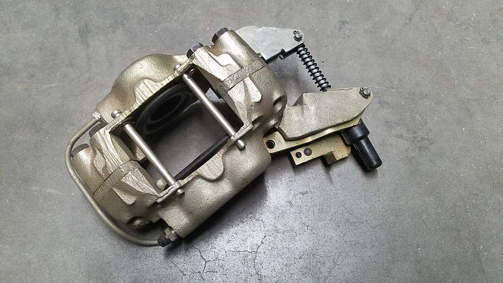 MASERATI KYALAMI NOS FACTORY REAR RIGHT SIDE BRAKE CALIPER ASSEMBLY 329510601