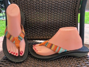 clarks pink flip flops