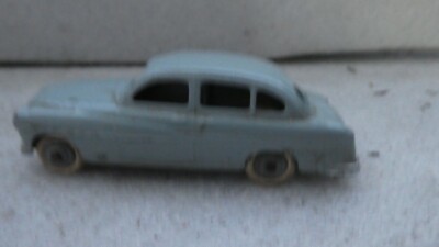 Dinky Toys France Ford Vedette 49 référence 24 Q bleu