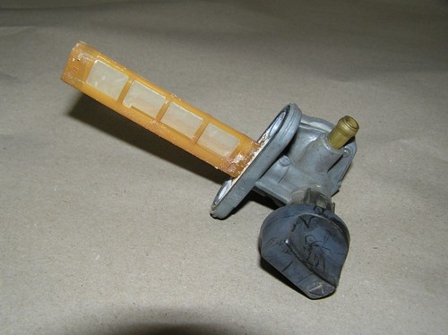 SUZUKI GSX 600F  Benzinhahn  petcock - Bild 1 von 2