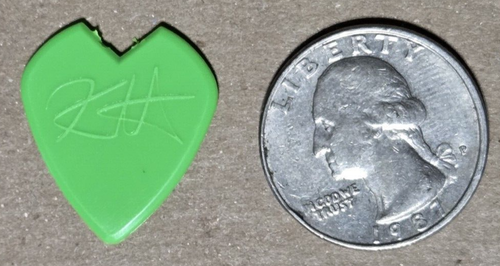 METALLICA - M72 - 72 SEASONS - KIRK HAMMETT'S AUTOGRAPH - GREEN GUITAR PICK