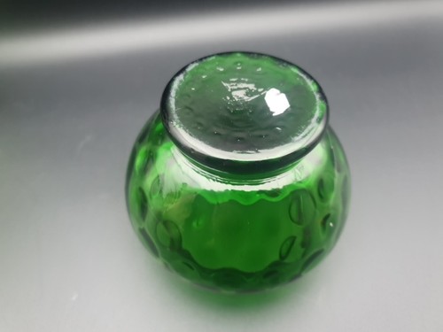 Precioso jarrón vintage de vidrio verde de 10 cm - Imagen 11 de 11