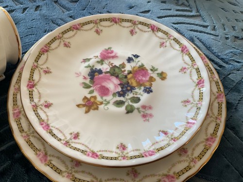 Beautiful Vintage Duchess England,Trio, cup saucer plate Roses lobelia etc - Picture 3 of 6