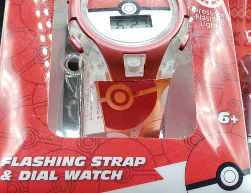 Pokemon Pikachu Orologio Lampeggiante e Pokemon Pikachu PEZ Caramelle e Dispenser - Nuovo - Foto 13 di 14