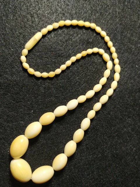 Collana Vintage Intaglio Bovino Di Pregio Perle Oliva Ordine Graduato Collana Vintage Intaglio Bovino Di Pregio Perle Oliva Ordine Graduato