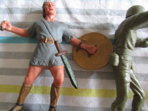 4 Large Size Toy Soldiers MARX 1960's - Picture 2 of 6