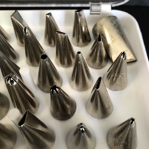 Vintage WILTON Cake Decorating Frosting Tips Set Lot Of 46 Tips Attachment Case - Picture 7 of 16