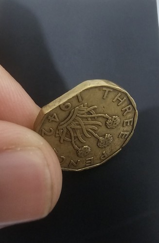 3 Pence 1942 - George VI Three Pence coinage error  - Picture 3 of 5