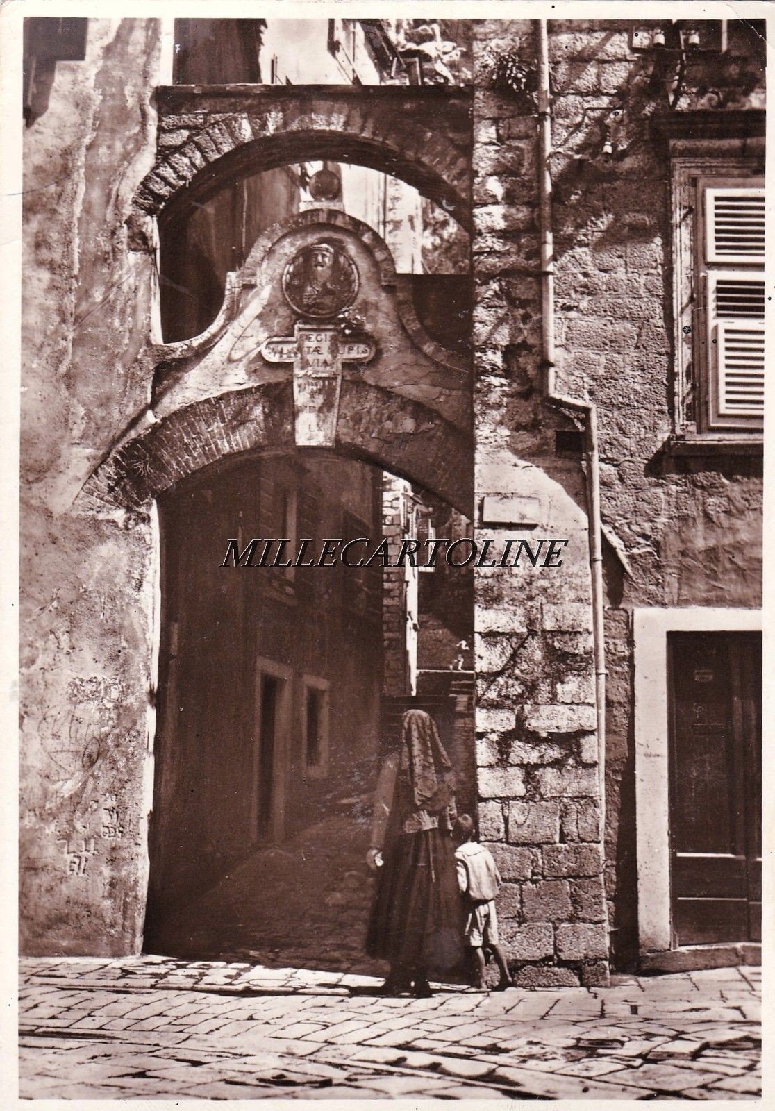 Foto 1 di 2