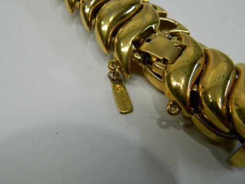 Vintage Signed MONET Chunky Gold Tone Link Bracelet - Picture 3 of 4