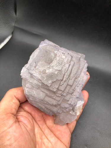 Hermosa piedra preciosa natural 648 g fluorita blanca con matriz cristal mineral - Imagen 9 de 16