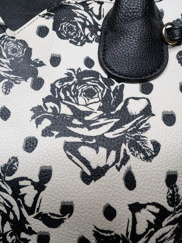 Betsey Johnson ladies floral hand bag - Picture 3 of 16