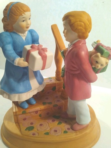VINTAGE Christmas Memories Figurines Series Avon Set of 4 1981, 1982, 1983 &1984 - Picture 17 of 23