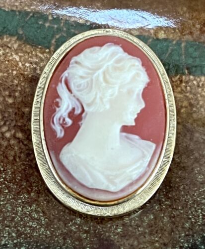 Vintage Orange & Cream Cameo Gold Tone Frame Mount Brooch / Pin 1.1” x 0.9" - Picture 1 of 3